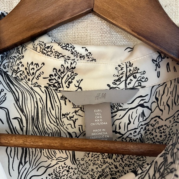 H&M Cream and Blue (a flowy and light silky satin feel) Scenic Button Down Shirt - Picture 2 of 9